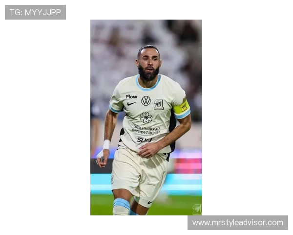 卡里姆·本泽马：从逆袭之路到世界足坛的传奇锋霸