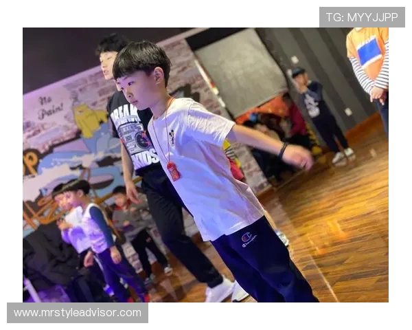 南京街舞队荣登全国街舞速度排行榜第三名引发热议 南京街舞队荣登全国街舞速度排行榜第三名引发热议