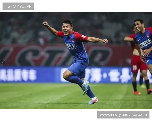 重庆篮球队团队协作引发热议球迷对战术配合与球员默契提出质疑