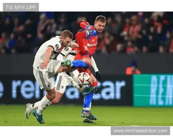 波尔图强势对决揭幕战两队激烈争锋为胜利拼搏 波尔图强势对决揭幕战两队激烈争锋为胜利拼搏