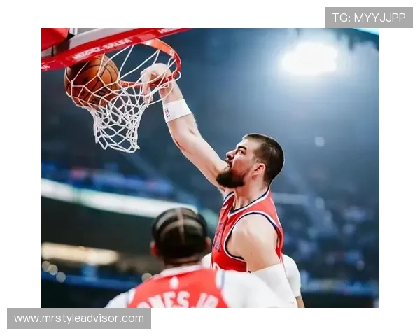 休斯顿火箭与底特律活塞激战正酣谁能在NBA赛场上笑到最后