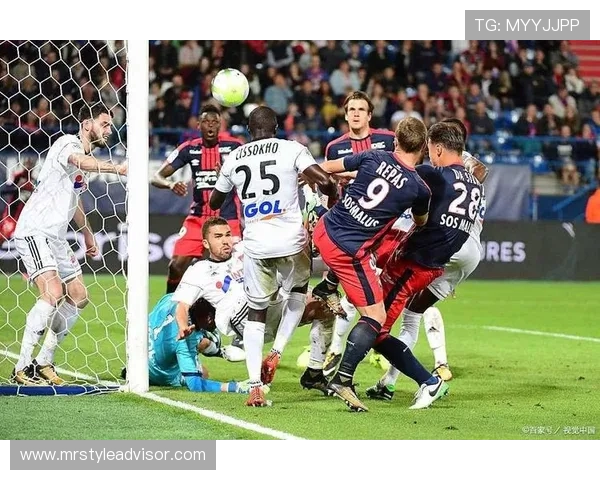 国米与里昂首发阵容揭晓球迷期待精彩对决与战术较量